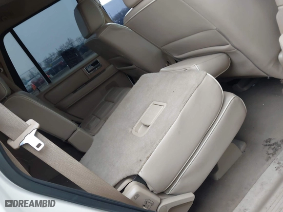 2007 Lincoln Navigator with VIN 5LMFU28567LJ13270, listed as a IAAI auction lot 41537706 with 206,707 mi miles. Bid and sale history available at carsss.com. Image 8.