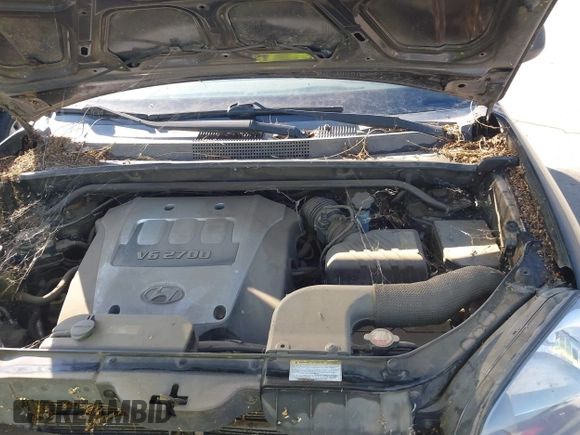 2005 Hyundai Tucson GLS with VIN KM8JN12D55U142254, listed as a IAAI auction lot 42150708 with 222,286 mi miles. Bid and sale history available at carsss.com. Image 10.