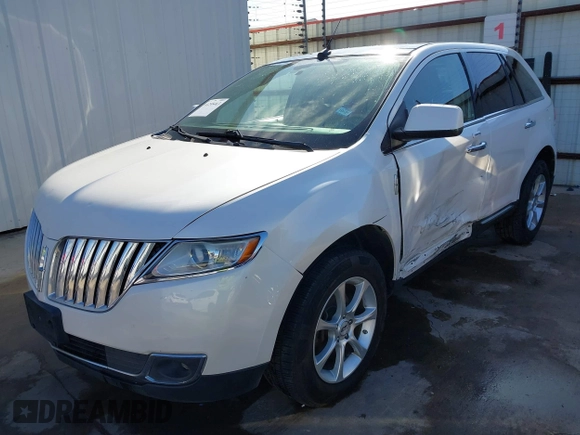 2011 Lincoln MKX with VIN 2LMDJ8JK1BBJ02616, listed as a IAAI auction lot 41255463 with 139,950 mi miles. Bid and sale history available at carsss.com. Image 2.