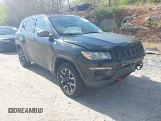 2020 Jeep Compass Trailhawk z VIN 3C4NJDDBXLT124130, wystawiony jako IAAI lot #42123304 z przebiegiem 74 069 mil mil oraz . Historia ofert i sprzedaży dostępna na DreamBid. Obrazek 1.
