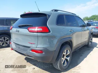 2014 Jeep Cherokee Trailhawk z VIN 1C4PJMBSXEW273520, wystawiony jako IAAI lot #42569063 z przebiegiem 137 585 mil mil oraz . Historia ofert i sprzedaży dostępna na DreamBid. Obrazek 4.