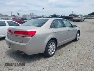2010 Lincoln MKZ z VIN 3LNHL2GC0AR754146, wystawiony jako IAAI lot #42214165 z przebiegiem 88 913 mil mil oraz . Historia ofert i sprzedaży dostępna na DreamBid. Obrazek 4.