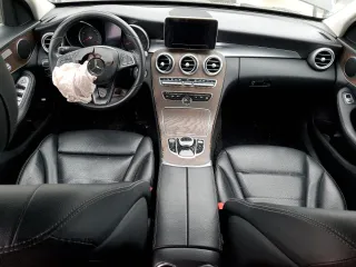 2017 Mercedes-Benz C 300 с VIN 55SWF4KB1HU218927, выставлен на аукционе Copart как лот 84212684 с пробегом Не указан миль и Списание • Salvage title. История ставок и продаж доступна на DreamBid. Изображение 8.