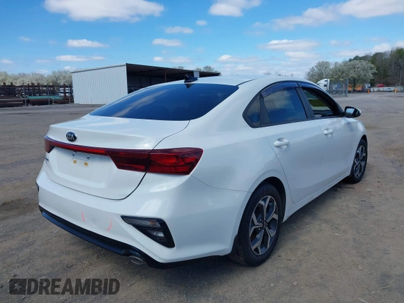 2020 Kia Forte LXS z VIN 3KPF24AD6LE252277, wystawiony jako IAAI lot #41813655 z przebiegiem 61 919 mil mil oraz . Historia ofert i sprzedaży dostępna na DreamBid. Obrazek 4.