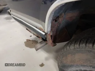 1999 Chevrolet Suburban z VIN 1GNFK16R1XJ409829, wystawiony jako IAAI lot #42045240 z przebiegiem 337 554 mil mil oraz . Historia ofert i sprzedaży dostępna na DreamBid. Obrazek 14.