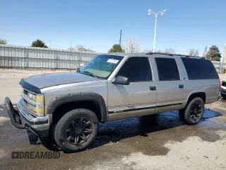 1999 Chevrolet Suburban z VIN 3GNFK16R4XG263220, wystawiony jako Copart lot #52317885 z przebiegiem 274 615 mil mil oraz Szkoda całkowita • Salvage title. Historia ofert i sprzedaży dostępna na DreamBid. Obrazek 1.