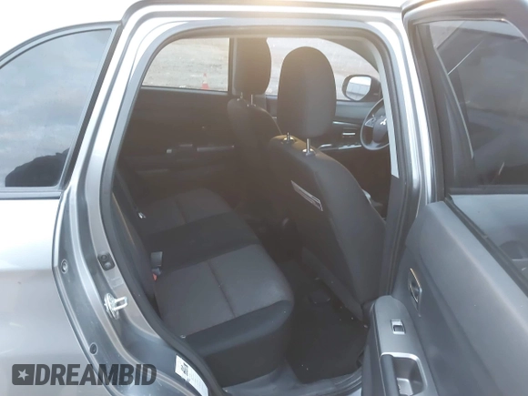 2018 Mitsubishi Outlander ES z VIN JA4AP3AU1JZ034958, wystawiony jako IAAI lot #41298536 z przebiegiem 145 267 mil mil oraz . Historia ofert i sprzedaży dostępna na DreamBid. Obrazek 8.