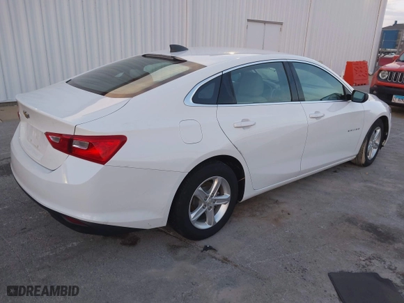 2020 Chevrolet Malibu LS with VIN 1G1ZC5ST1LF000425, listed as a IAAI auction lot 40819209 with 116,684 mi miles. Bid and sale history available at carsss.com. Image 4.