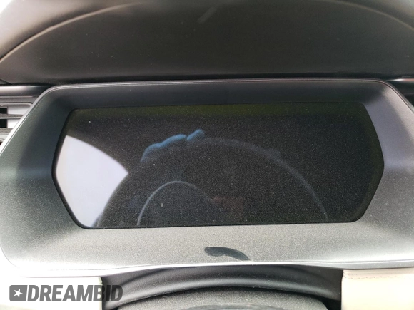2019 Tesla Model S 75D z VIN 5YJSA1E29KF347384, wystawiony jako Copart lot #50622555 z przebiegiem Nie podano mil oraz Szkoda całkowita • Salvage title. Historia ofert i sprzedaży dostępna na DreamBid. Obrazek 9.