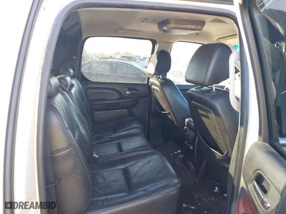 2007 Cadillac Escalade EXT with VIN 3GYFK62897G227813, listed as a IAAI auction lot 41072956 with 146,505 mi miles. Bid and sale history available at carsss.com. Image 8.