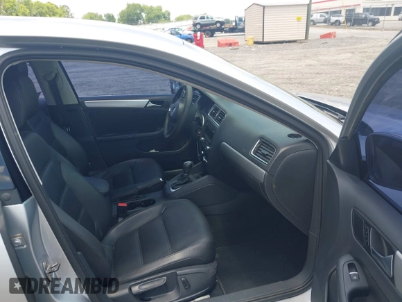 2014 Volkswagen Jetta SE with VIN 3VWD07AJ6EM240396, listed as a IAAI auction lot 42503653 with 146,920 mi miles and . Bid and sale history available at DreamBid. Image 5.