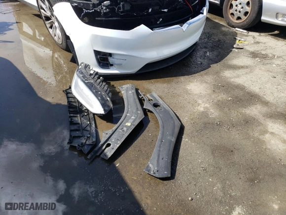 2018 Tesla Model X 75D with VIN 5YJXCAE23JF091452, listed as a Copart auction lot 43819833 with 57,592 mi miles. Bid and sale history available at carsss.com. Image 13.