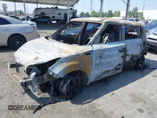 2014 Kia Soul with VIN KNDJN2A29E7008839, listed as a IAAI auction lot 42087090 with 1 mi miles. Bid and sale history available at carsss.com. Image 2.