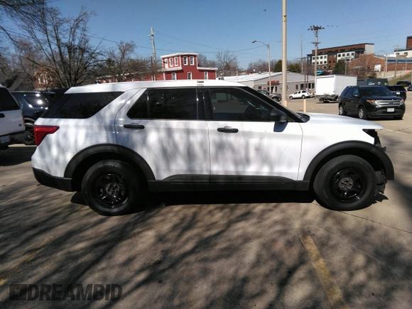 2020 Ford Police Interceptor Utility z VIN 1FM5K8AB0LGD09716, wystawiony jako IAAI lot #41772403 z przebiegiem 106 253 mil mil oraz . Historia ofert i sprzedaży dostępna na DreamBid. Obrazek 14.