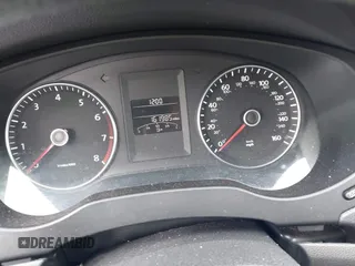 2014 Volkswagen Jetta SE z VIN 3VWD17AJ9EM358777, wystawiony jako IAAI lot #41880077 z przebiegiem 161 985 mil mil oraz . Historia ofert i sprzedaży dostępna na DreamBid. Obrazek 7.