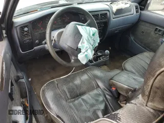 2000 Toyota Tacoma with VIN 4TAVN52N6YZ664111, listed as a Copart auction lot 60163195 with 315,732 mi miles and Salvage title. Bid and sale history available at DreamBid. Image 8.