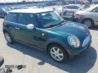2010 MINI Hardtop с VIN WMWMF3C54ATZ61237, выставлен на аукционе IAAI как лот 42761960 с пробегом 86 146 миль миль и . История ставок и продаж доступна на DreamBid. Изображение 1.