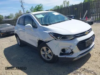 2020 Chevrolet Trax LT z VIN KL7CJLSB9LB316058, wystawiony jako IAAI lot #42084196 z przebiegiem 61 921 mil mil oraz . Historia ofert i sprzedaży dostępna na DreamBid. Obrazek 1.