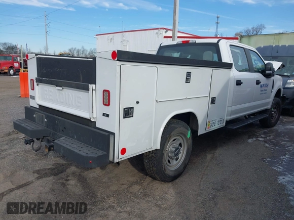 2019 Ford F-350 with VIN 1FD7W3B65KED43890, listed as a IAAI auction lot 41379733 with 130,113 mi miles and . Bid and sale history available at DreamBid. Image 4.