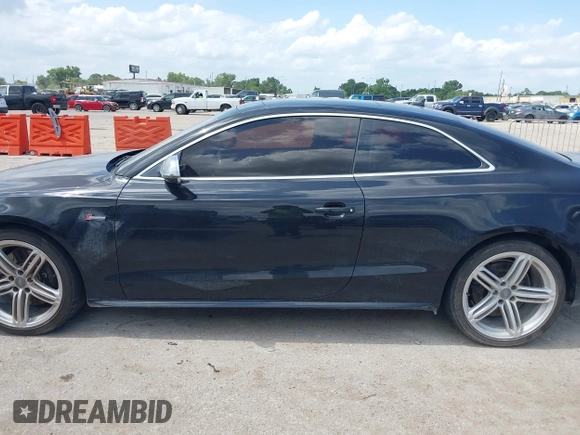 2013 Audi S5 Prestige z VIN WAUVGAFR8DA015727, wystawiony jako IAAI lot #42445090 z przebiegiem 136 237 mil mil oraz . Historia ofert i sprzedaży dostępna na DreamBid. Obrazek 14.