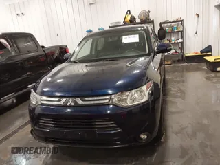 2014 Mitsubishi Outlander SE z VIN JA4AZ3A3XEZ002226, wystawiony jako IAAI lot #41701467 z przebiegiem 151 894 mil mil oraz . Historia ofert i sprzedaży dostępna na DreamBid. Obrazek 12.