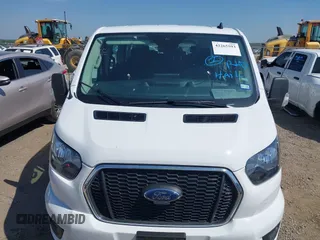 2024 Ford Transit Passenger XL z VIN 1FBAX2Y86RKA08969, wystawiony jako IAAI lot #42265593 z przebiegiem 27 690 mil mil oraz . Historia ofert i sprzedaży dostępna na DreamBid. Obrazek 6.