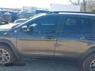 2022 Jeep Cherokee Trailhawk with VIN 1C4PJMBX4ND535037, listed as a IAAI auction lot 41779140 with 49,733 mi miles. Bid and sale history available at carsss.com. Image 14.