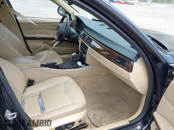 2011 BMW 3 Series 328i xDrive z VIN WBAPK7C56BA972088, wystawiony jako IAAI lot #42123166 z przebiegiem Nie podano mil oraz . Historia ofert i sprzedaży dostępna na DreamBid. Obrazek 5.