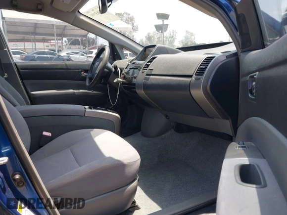 2008 Toyota Prius with VIN JTDKB20U187798545, listed as a IAAI auction lot 42565598 with 177,381 mi miles and . Bid and sale history available at DreamBid. Image 5.