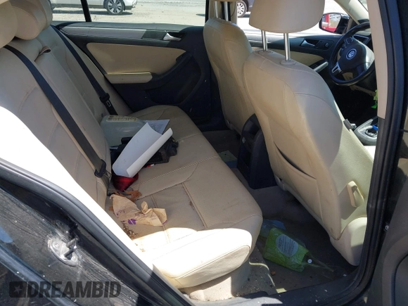 2014 Volkswagen Jetta TDI w/Premium/Nav с VIN 3VWLL7AJXEM435467, выставлен на аукционе IAAI как лот 42056011 с пробегом 167 534 миль миль и . История ставок и продаж доступна на DreamBid. Изображение 8.