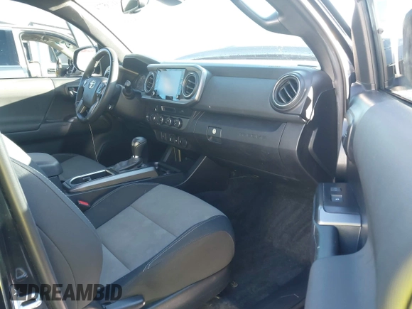 2021 Toyota Tacoma 4WD SR5 with VIN 3TMDZ5BN6MM111605, listed as a IAAI auction lot 41265774 with 68,043 mi miles. Bid and sale history available at carsss.com. Image 5.
