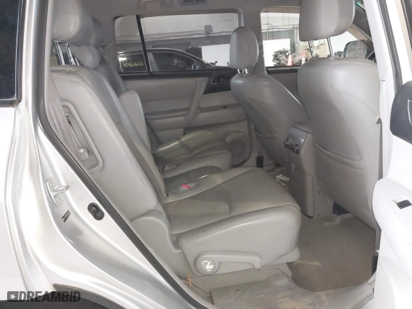 2009 Toyota Highlander with VIN JTEES41A492137521, listed as a IAAI auction lot 40456636 with 110,034 mi miles. Bid and sale history available at carsss.com. Image 8.