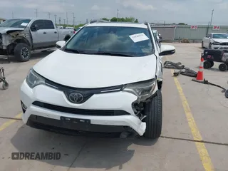 2018 Toyota RAV4 XLE с VIN JTMWFREV3JD121908, выставлен на аукционе IAAI как лот 42140675 с пробегом 114 819 миль миль и . История ставок и продаж доступна на DreamBid. Изображение 12.