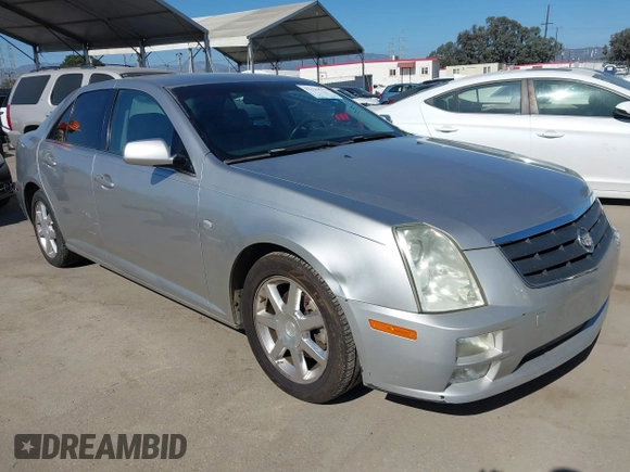 2005 Cadillac STS z VIN 1G6DW677350224198, wystawiony jako IAAI lot #42321639 z przebiegiem 122 208 mil mil oraz . Historia ofert i sprzedaży dostępna na DreamBid. Obrazek 1.