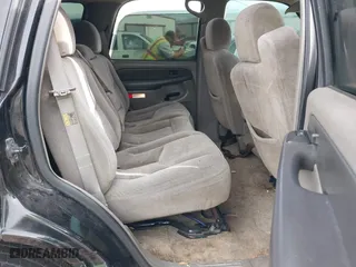 2003 Chevrolet Tahoe LT with VIN 1GNEC13Z83R264751, listed as a IAAI auction lot 41898933 with 300,977 mi miles. Bid and sale history available at carsss.com. Image 8.