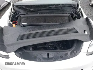 2022 Tesla Model Y Long Range z VIN 7SAYGDEE6NF451259, wystawiony jako IAAI lot #41200775 z przebiegiem 59 683 mil mil oraz . Historia ofert i sprzedaży dostępna na DreamBid. Obrazek 10.