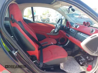 2013 Smart fortwo Pure z VIN WMEEJ3BAXDK632221, wystawiony jako IAAI lot #42243706 z przebiegiem 75 815 mil mil oraz . Historia ofert i sprzedaży dostępna na DreamBid. Obrazek 5.