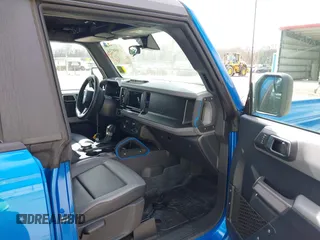 2023 Ford Bronco z VIN 1FMEE5DH6PLB09202, wystawiony jako IAAI lot #41059734 z przebiegiem 30 186 mil mil oraz . Historia ofert i sprzedaży dostępna na DreamBid. Obrazek 5.