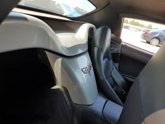 2007 Chevrolet Corvette z VIN 1G1YY36U975116245, wystawiony jako Copart lot #59045645 z przebiegiem 265 138 mil mil oraz Szkoda całkowita • Salvage title. Historia ofert i sprzedaży dostępna na DreamBid. Obrazek 10.