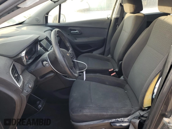 2020 Chevrolet Trax LS z VIN 3GNCJNSB2LL128342, wystawiony jako Copart lot #51242865 z przebiegiem 52 541 mil mil oraz Czysty tytuł • Clean title. Historia ofert i sprzedaży dostępna na DreamBid. Obrazek 7.