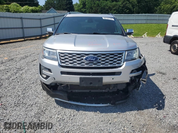 2017 Ford Explorer Platinum z VIN 1FM5K8HT9HGD05220, wystawiony jako Copart lot #60704795 z przebiegiem 59 128 mil mil oraz Szkoda całkowita • Salvage title. Historia ofert i sprzedaży dostępna na DreamBid. Obrazek 5.