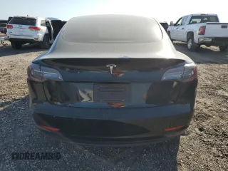 2019 Tesla Model 3 Mid Range z VIN 5YJ3E1EAXKF398909, wystawiony jako Copart lot #52504645 z przebiegiem 101 667 mil mil oraz Szkoda całkowita • Salvage title. Historia ofert i sprzedaży dostępna na DreamBid. Obrazek 6.