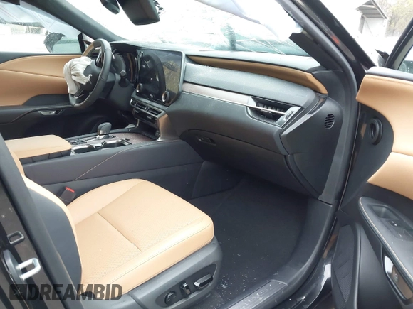 2024 Lexus RX 350 z VIN 2T2BAMCA0RC082117, wystawiony jako IAAI lot #42008294 z przebiegiem 6 576 mil mil oraz . Historia ofert i sprzedaży dostępna na DreamBid. Obrazek 5.