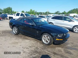 2005 Ford Mustang GT Deluxe with VIN 1ZVFT85H355174523, listed as a IAAI auction lot 42532902 with 61,406 mi miles and . Bid and sale history available at DreamBid. Image 1.
