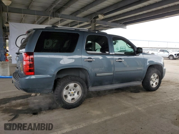 2010 Chevrolet Tahoe LT z VIN 1GNUKBE09AR257856, wystawiony jako Copart lot #55320645 z przebiegiem 225 943 mil mil oraz Czysty tytuł • Clean title. Historia ofert i sprzedaży dostępna na DreamBid. Obrazek 3.
