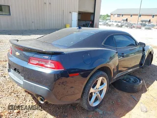 2015 Chevrolet Camaro LT z VIN 2G1FF1E39F9181348, wystawiony jako IAAI lot #42141456 z przebiegiem 110 115 mil mil oraz . Historia ofert i sprzedaży dostępna na DreamBid. Obrazek 4.