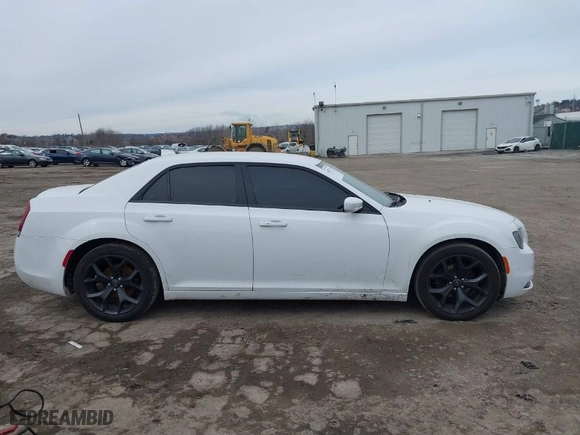 2021 Chrysler 300 with VIN 2C3CCABG6MH545419, listed as a IAAI auction lot 41617717 with NaN miles. Bid and sale history available at carsss.com. Image 14.
