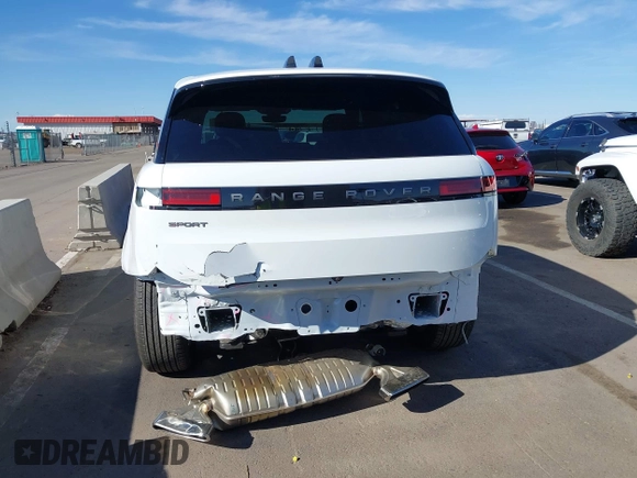 2024 Land Rover Range Rover Sport SE z VIN SAL1P9EU7RA414229, wystawiony jako IAAI lot #41885227 z przebiegiem 2 127 mil mil oraz . Historia ofert i sprzedaży dostępna na DreamBid. Obrazek 17.