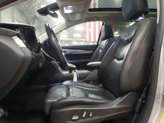 2017 Cadillac XT5 Luxury AWD z VIN 1GYKNDRS8HZ232420, wystawiony jako Copart lot #88865285 z przebiegiem 136 104 mil mil oraz Szkoda całkowita • Salvage title. Historia ofert i sprzedaży dostępna na DreamBid. Obrazek 7.