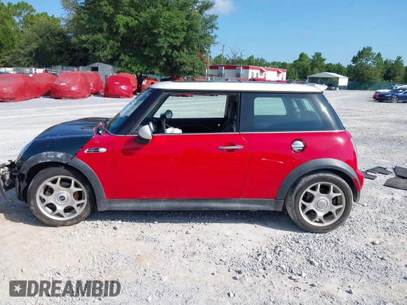 2006 MINI Hardtop S с VIN WMWRE33586TN27239, выставлен на аукционе IAAI как лот 42775957 с пробегом 165 133 миль миль и . История ставок и продаж доступна на DreamBid. Изображение 15.